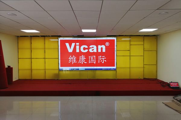 投影儀和拼接屏有什么區(qū)別，優(yōu)缺點(diǎn)有哪些